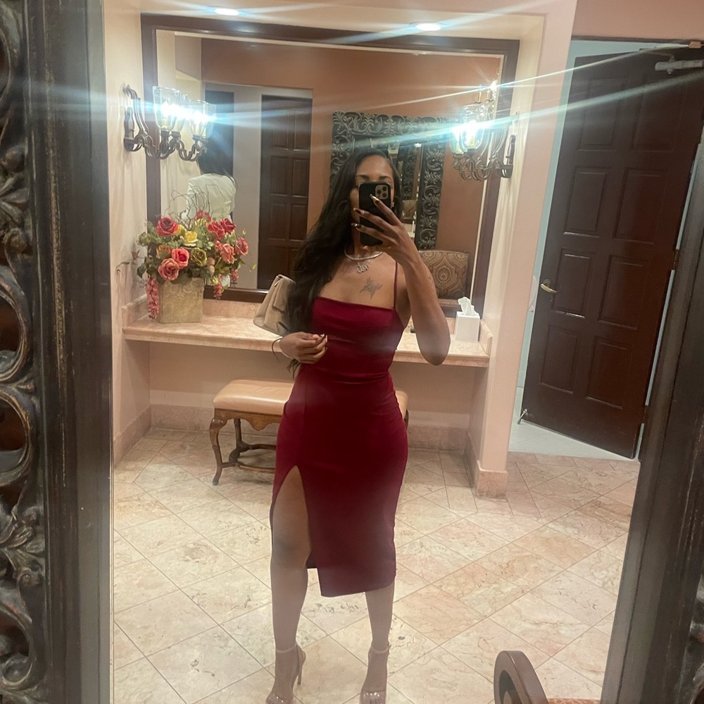 Dress worn once for a wedding. Amazing fit size medium